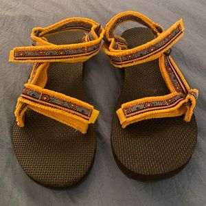 Strap on Tevas